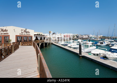 Ristorante sul mare, Puerto deportivo Marina Rubicon, Playa Blanca, Lanzarote, Isole Canarie, Spagna Foto Stock