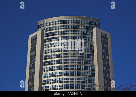 Torre di cristallo di spicco nel quartiere degli affari di Sloterdijk Teleport di Amsterdam Paesi Bassi Foto Stock