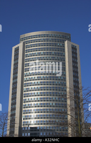 Torre di cristallo di spicco nel quartiere degli affari di Sloterdijk Teleport di Amsterdam Paesi Bassi Foto Stock