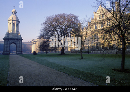 Il Trinity College di Dublino, fondata nel 1592 è la più antica università irlandese. Foto Stock