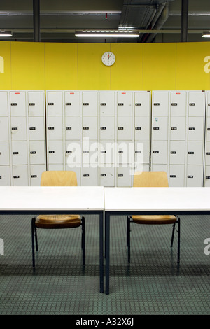 Locker room nella fabbrica di automobili Deutz AG a Colonia Porz, Germania Foto Stock