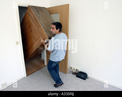 Distacco uomo mobili di trasporto di Berlino, Germania Foto Stock