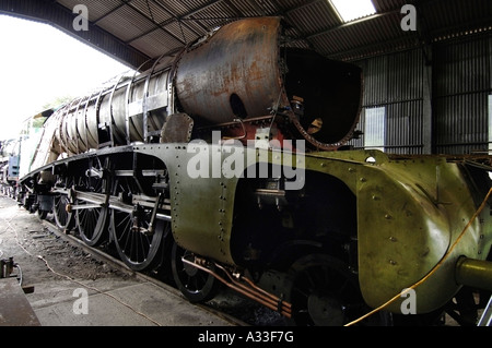 Conservate il vapore loco tarabuso sulla linea di crescione a metà Hants Railway in Ropley, Hants. Foto Stock