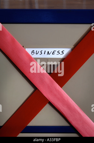 Illustrazione di stock di nastro rosso restrizioni su Small Business UK Foto Stock
