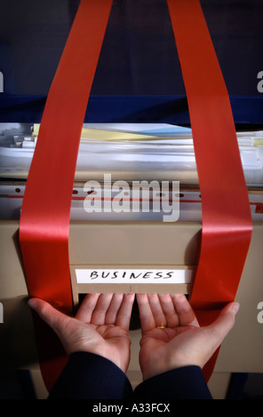 Illustrazione di stock di nastro rosso restrizioni su Small Business UK Foto Stock