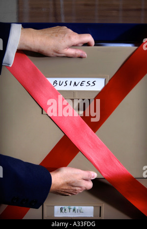 Illustrazione di stock di nastro rosso restrizioni su Small Business UK Foto Stock