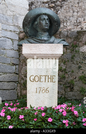 Busto di grande tedesco del xviii secolo del viaggiatore e scrittore Johann Wolfgang von Goethe a Malcesine su Italia del Lago di Garda Foto Stock