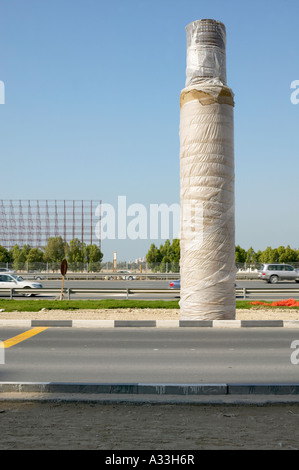 Palo di cemento per il cavalcavia, Dubai Foto Stock