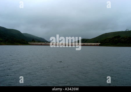 Diga MULLAPERIYAR DEL FIUME DEL PERIYAR IN DEL PERIYAR riserva della tigre THEKKADY Foto Stock