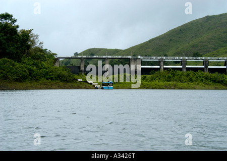 Diga MULLAPERIYAR DEL FIUME DEL PERIYAR ALL INTERNO DEL PERIYAR riserva della tigre THEKKADY Foto Stock