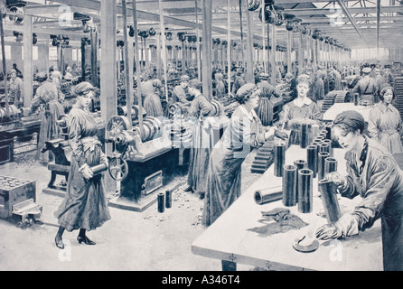 Le donne a lavorare in una fabbrica di munizioni nel 1915. Foto Stock