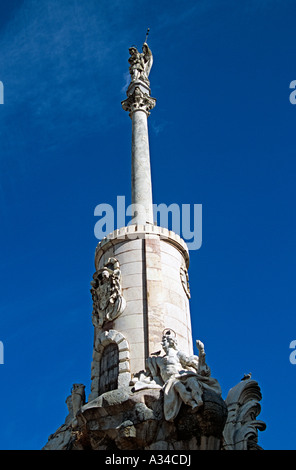 Triunfo de San Rafael monumento, Plaza del Triunfo, Cordoba, Spagna Foto Stock