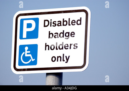 British royalty free fotografia di UK badge disabili titolari solo segno di business car park London Foto Stock