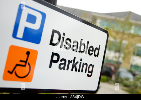 British royalty free fotografia del Regno Unito segno disabili a business car park London Foto Stock