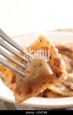Piemontese settentrionale stile Italiano ravioli con salsa con agnolotti con sugo d'arrosto Foto Stock