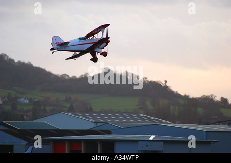 Pitts S 1S Offerte aerei di atterraggio a Gloucestershire Airport, Staverton, Gloucestershire, England, Regno Unito Foto Stock