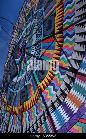 Santiago Sacatepequez in Guatemala segna tutti i santi giorni di celebrazioni del 1 novembre con un gigante di kite festival Foto Stock