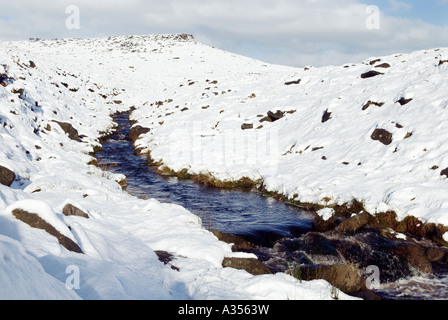 Burbage Brook' in inverno al ' Ponte Burbage' sopra Hathersage in Derbyshire "Gran Bretagna" Foto Stock