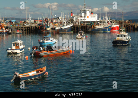 Regno Unito Scozia Inverness Shire la costa ovest del porto di pesca di Mallaig e Isola di Skye traghetto per auto Foto Stock