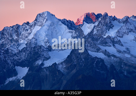 Aiguille d Argentiere e la Tour Noir da Pierre Avoi all'alba, quattro valli regione, La Vallese Svizzera. Foto Stock