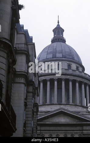 Una vista della cupola del Pantheon in Rue St Jacques in Parigi Francia Foto Stock