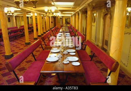 Restaurato di prima classe salone da pranzo della SS Gran Bretagna costruito da ingegnere Vittoriano Isambard Kingdom Brunel Foto Stock