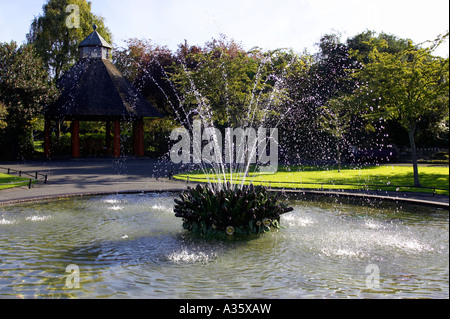 La fontana la spruzzatura di acqua in St Stephens Green Dublin City Centre Foto Stock