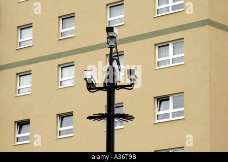 CCTV al di fuori del blocco di appartamenti in Hartcliffe Inghilterra Bristol REGNO UNITO Foto Stock