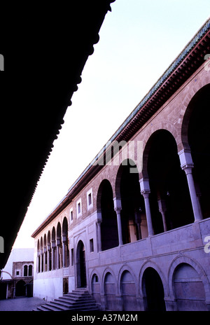 Esterno del IX secolo Zitouna grande moschea nel Patrimonio Mondiale UNESCO medina Tunisi Tunisia Foto Stock