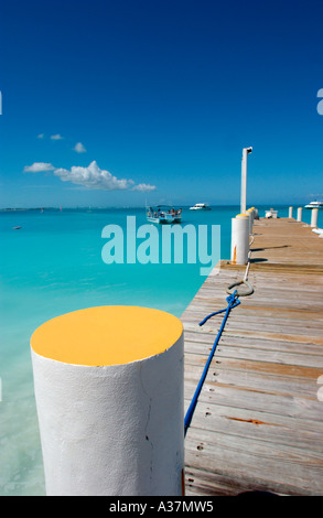 Club Med per immersioni e snorkeling dock sulla Grace Bay Provo Providenciales Turks Caicos Isole dei Caraibi Foto Stock