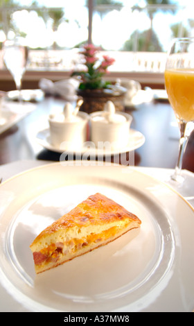 Quiche Prima colazione in Imperatrice Camera Gold della Principessa Fairmont Hotel Princess Hamilton Hotel Bermuda Foto Stock