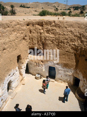 Metropolitana di tipica casa grotta a Matmata (posizione per le riprese di Star Wars), Tunisia, Nord Africa Foto Stock