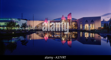 Vista notturna del Centro commerciale Bluewater, Kent Foto Stock