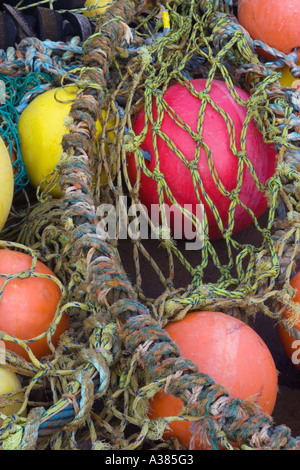 Le reti da pesca, boe, Netting e galleggia sulla banchina a Banff, a nord est della Scozia uk Foto Stock