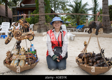 Commerciante di spiaggia Chaweng Beach Ko Samui Thailandia del sud-est asiatico Foto Stock