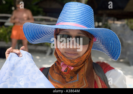 Commerciante di spiaggia Chaweng Beach Ko Samui Thailandia del sud-est asiatico Foto Stock