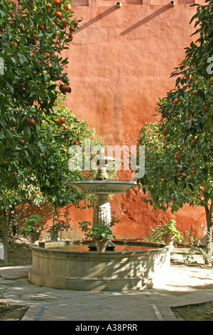 Real de Alcazar e Parco Fontana Siviglia Andalusia Spagna Foto Stock