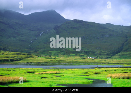 Isle of Mull, Ebridi Interne, Scotland, Regno Unito. Tidal flats in cima east end di Loch Scridain. Verso Corra-bheinn, Ben più Foto Stock
