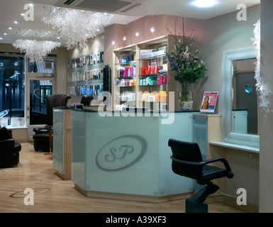 Stuart Phillips Parrucchiere, 25 Monmouth Street, Londra. Interno. Foto Stock