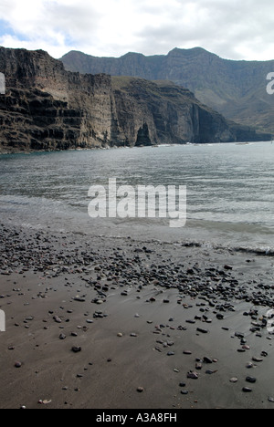 La spiaggia nera a Puerto de las Nieves a Gran Canaria. Foto Stock