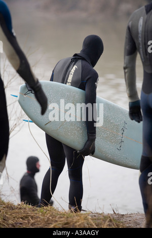 Foro per preparare i piloti per ottenere nel fiume Severn per il foro di marea Minsterworth, Gloucestershire, Regno Unito Foto Stock