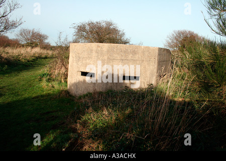 Guerra mondiale due concreti torretta mitragliatrice a Walberswick, Suffolk, Inghilterra. Foto Stock