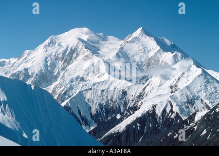 Parco Nazionale di Denali, Mt McKinley, Alaska Range, Alaska, Stati Uniti d'America. Nord e Sud vertici, Karstens cresta dalla vetta del Monte Brooks. Foto Stock
