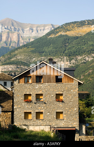 Spagna Aragona Ordesa Y Monte Perido Parco Nazionale di Architettura di pietra di Tramacastilla De Tena Foto Stock