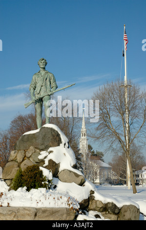 Statua commemorativa del capitano John Parker alla battaglia di Lexington sito verde dell inizio della Rivoluzione Americana Foto Stock