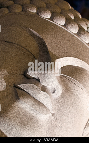 Dettaglio del Buddha statua reclinata a Tsubosaka dera tempio Prefettura di Nara Giappone storico tempio fondata nel 701ANNUNCIO Foto Stock