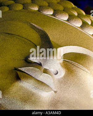 Dettaglio del Buddha statua reclinata a Tsubosaka dera tempio Prefettura di Nara Giappone storico tempio fondata nel 701ANNUNCIO Foto Stock