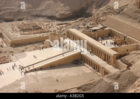 Vista aerea della Regina Hatshepsut tempio, riva occidentale del Nilo, Luxor, Egitto Foto Stock