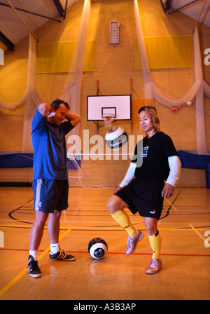 Abilità di calcio performer signor woo dimostrando la sua trucchi ott 2006 REGNO UNITO Foto Stock