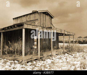 Inverno imminente temporale decrescente abbandonati fienile Amish in Lancaster PA Foto Stock